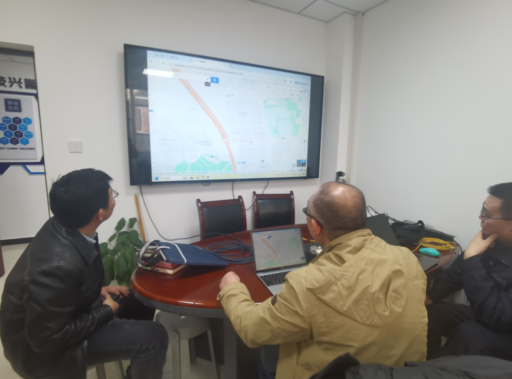 项目初期与内环支队讨论。受访单位供图