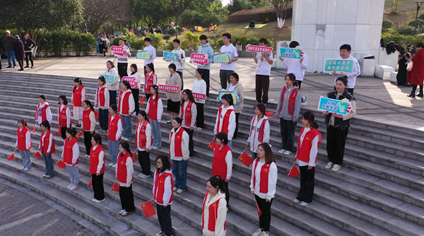 志愿者合影。beat365在线体育官网登录入口供图