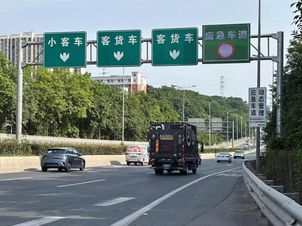 应急车道关闭状态。受访单位供图