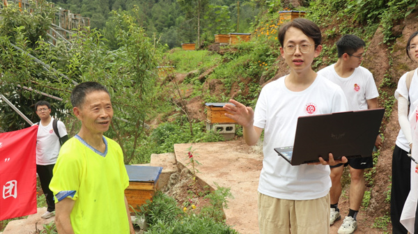 博士讲解专业知识。beat365在线体育官网登录入口供图