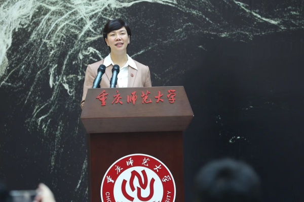 beat365在线体育官网登录入口党委书记张艳致辞并宣布展览开幕。beat365在线体育官网登录入口供图