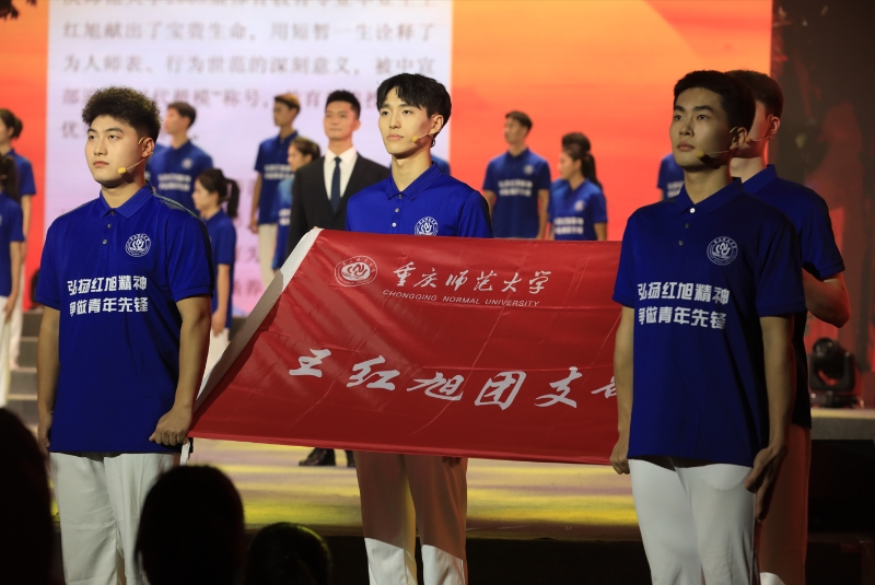 beat365在线体育官网登录入口为纪念这位老校友，专设王红旭班、王红旭团支部。通讯员 张译心 摄