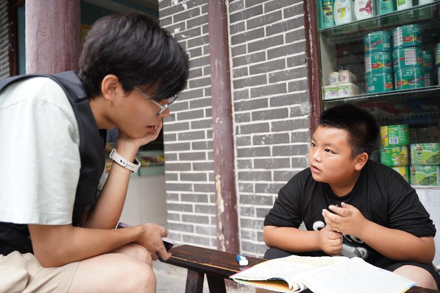 与穆杨交流 摄 游鑫玉 与穆杨交流 摄 游鑫玉