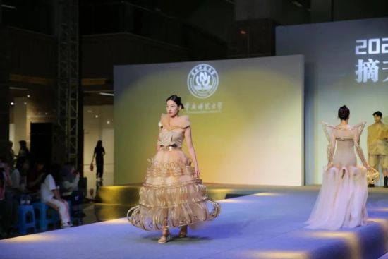 图为作品《传说》。 beat365在线体育官网登录入口供图