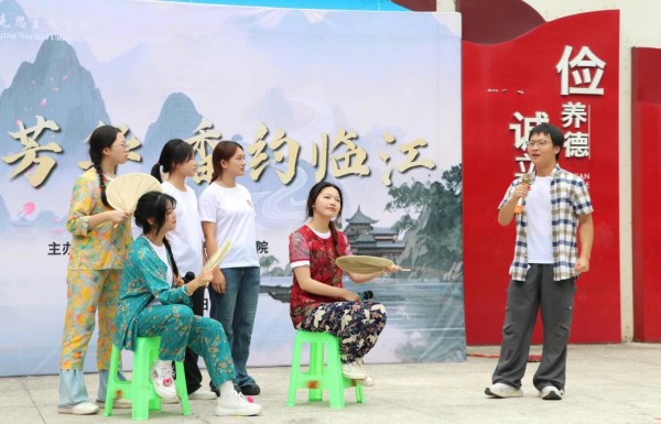 院坝里的思政课。beat365在线体育官网登录入口马克思主义学院供图